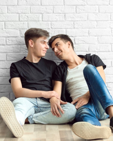 Enjoy a Discreet Gay Chat