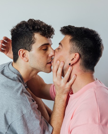 Learn to Choose the Best Free Gay Hookup Apps